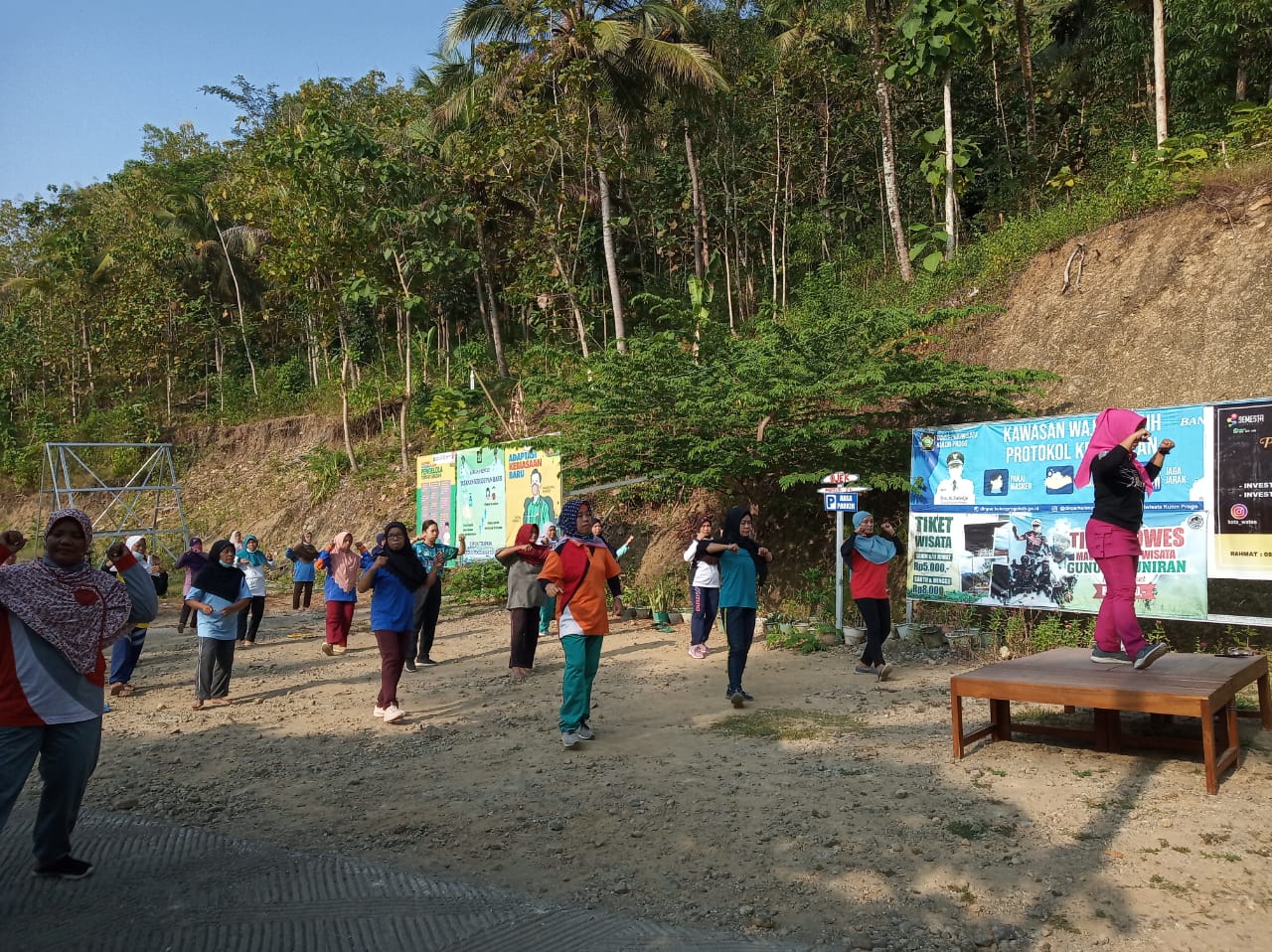 Senam Bugar Pandu Ramaikan Gunung Kuniran.